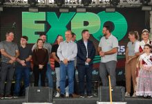 Photo of Em visita a Expo Peritiba, governador assina repasse de recursos para a construção de Centro Multiuso