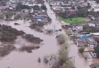Photo of Chuvas provocam cancelamento de voos em Porto Alegre e alagam cidade no RS