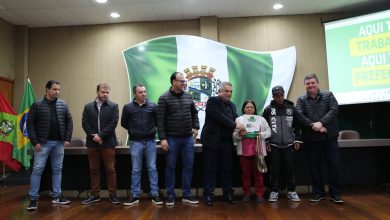 Photo of Prefeitura de Chapecó entrega cerca de 100 registros de matrículas