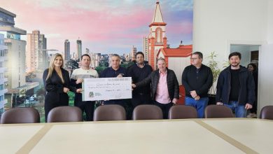 Photo of Prefeito recebe devolução de recursos da Câmara Municipal de Chapecó