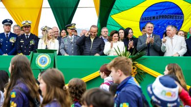 Photo of Governador acompanha desfile cívico-militar de 7 de setembro em Florianópolis