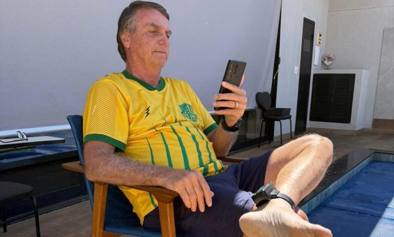 Photo of COLUNA PELO ESTADO – Bolsonaro aguarda autorização para receber visitas