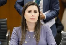 Photo of COLUNA PELO ESTADO – Carol De Toni abre mão de liderança por Eduardo Bolsonaro