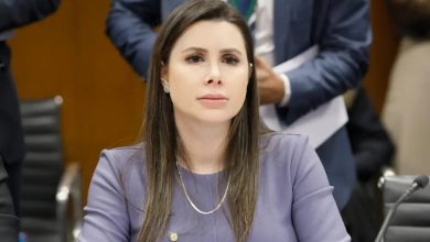 Photo of COLUNA PELO ESTADO – Carol De Toni abre mão de liderança por Eduardo Bolsonaro