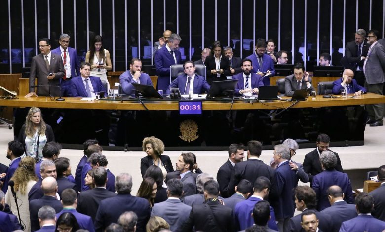 Photo of Câmara aprova isenção do IR até R$ 5 mil e cria imposto sobre dividendos