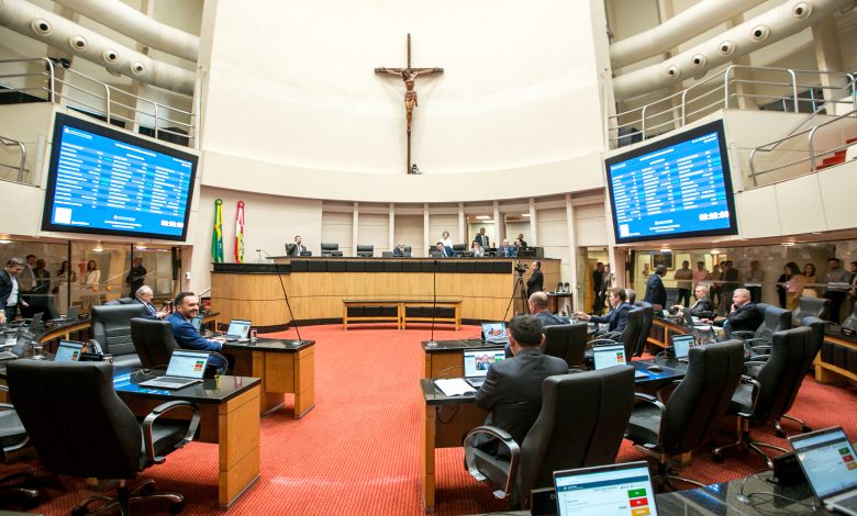 Photo of Plenário aprova projetos sobre Bombeiros e manobra que pode salvar vidas